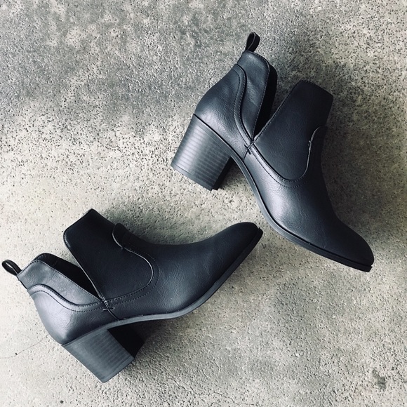 Qupid Topanga Black Slip On Western Bootie 9.5 9 - Picture 3 of 6